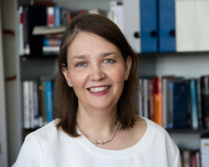 Profile Picture Ellen Immergut  2 cropped